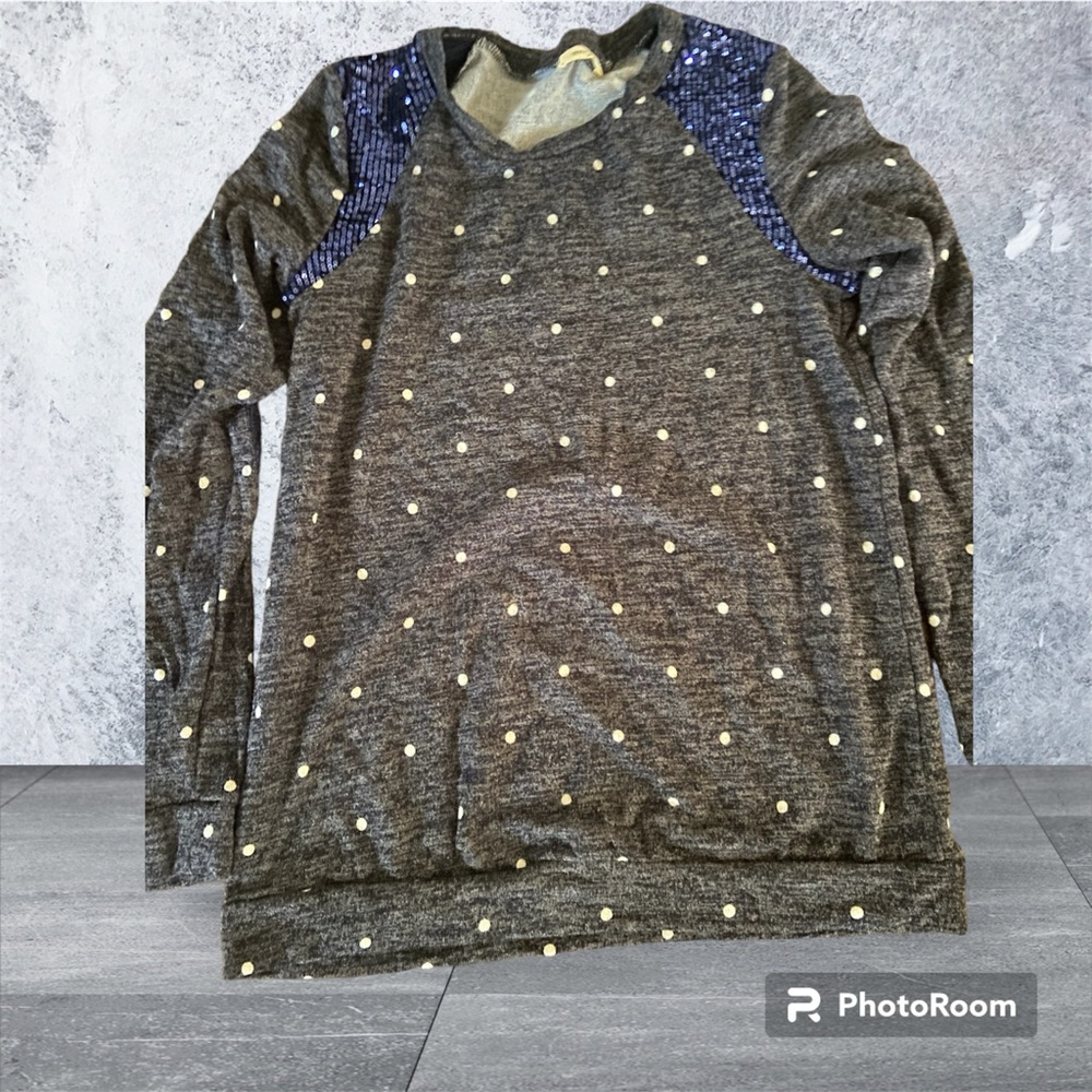 Super cute shirt with sequins!